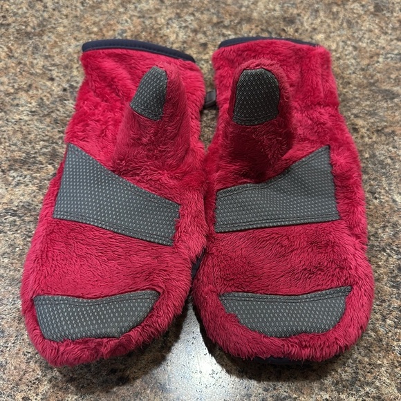 The North Face Thermal Fleece Mittens Size Medium Fuchsia Gray Soft Warm - Picture 4 of 9